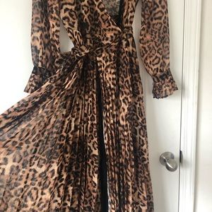 H&M Dresses - Cheetah Print chiffon paneled dress H&M Dresses - Cheetah Print chiffon paneled dress